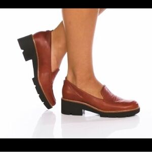 Naturalizer Women Darry Slip on lightweight Lug Dole Heeled Loafer size 10M